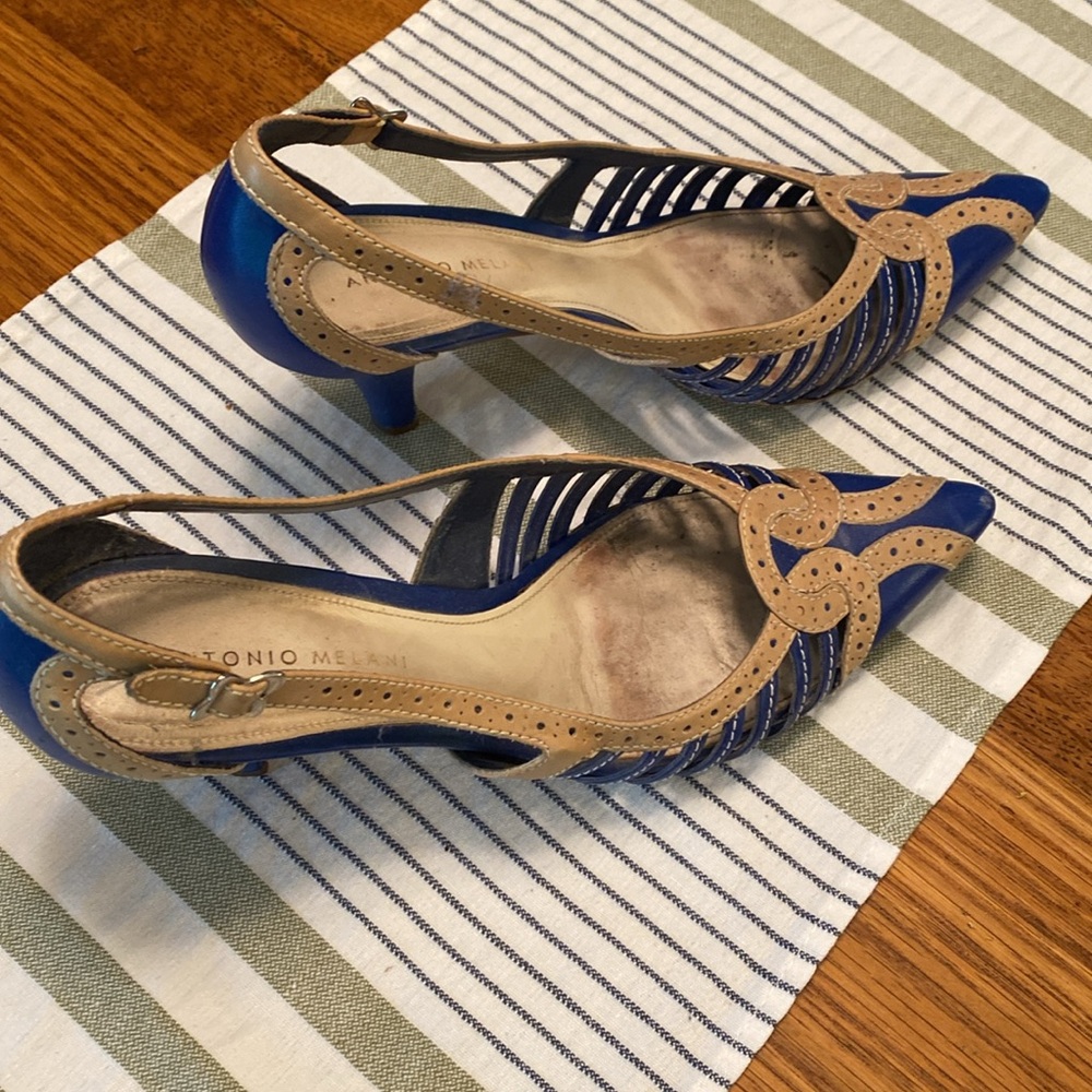Antonio Melani size 9 1/2 blue and tan pump
